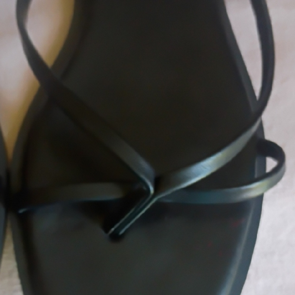 Steve Madden Elegant Black Sandals - Picture 3 of 8